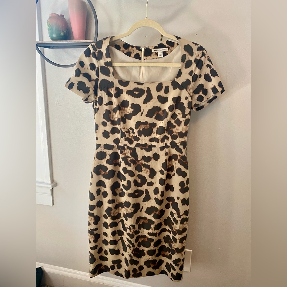 Banana Republic midi cheetah print dress size 6 stretch great condition